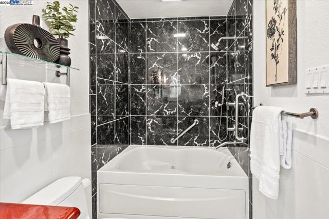 3554 Arcadian Ct, Castro Valley CA: https://media.crmls.org/mediaz/554419c4-7a4b-413d-b93c-5cb62040ce9e.jpg