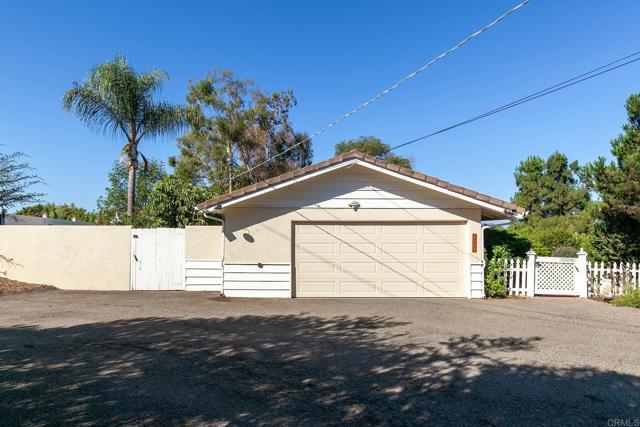 2601 Groton Place, Escondido CA: https://media.crmls.org/mediaz/55443fcd-47ca-42b6-ac7e-e3a148e9946d.jpg