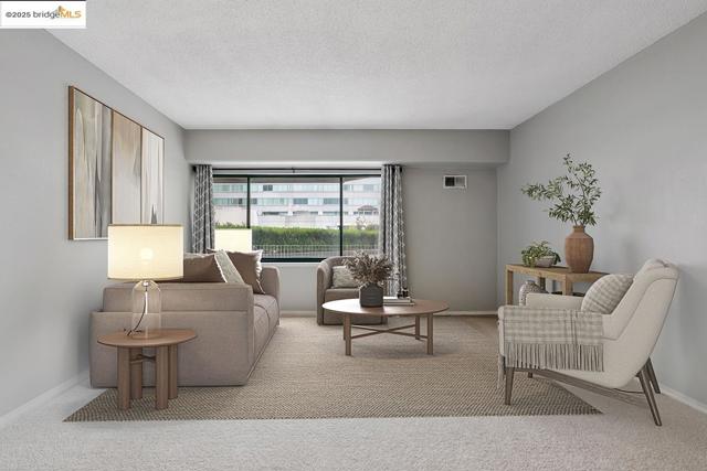 988 Franklin, Oakland CA: https://media.crmls.org/mediaz/55450e3e-d102-46f2-afcd-0e7c0ffac9b2.jpg