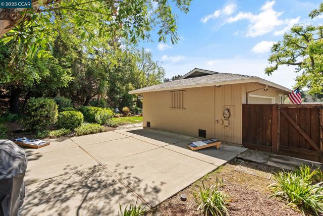 1902 Joseph Dr, Moraga CA: https://media.crmls.org/mediaz/55456d0d-b689-48d5-91b0-97a2e99d9169.jpg