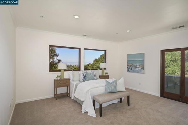 3981 Amyx Ct, Hayward CA: https://media.crmls.org/mediaz/55459af3-bdb7-43da-aec2-30210d4ae531.jpg
