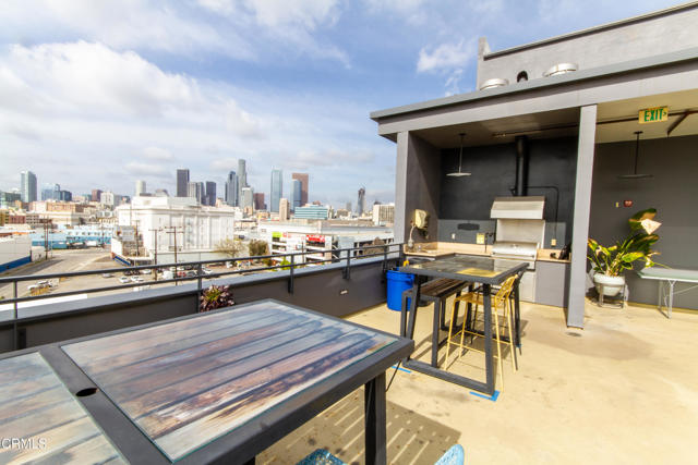 825 E 4th Street, Los Angeles CA: https://media.crmls.org/mediaz/5545c60f-dd7b-4d8f-a33d-6faa3914c965.jpg