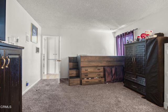 1401 Glenwood Drive, Oxnard CA: https://media.crmls.org/mediaz/55472727-ff06-4c2d-a5b8-024ee046a875.jpg