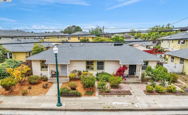 1811 3rd St, Alameda CA: https://media.crmls.org/mediaz/55477f91-43c5-4b3f-a687-42a0cf8e8837.jpg