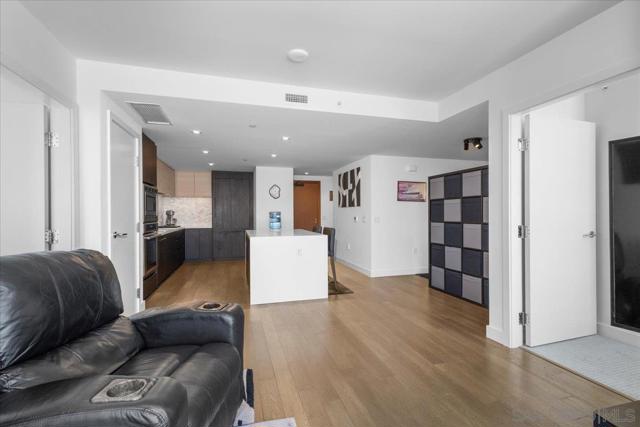 1388 Kettner Blvd, San Diego CA: https://media.crmls.org/mediaz/55479f41-bc18-4351-a6d3-9b90e2e57e1f.jpg