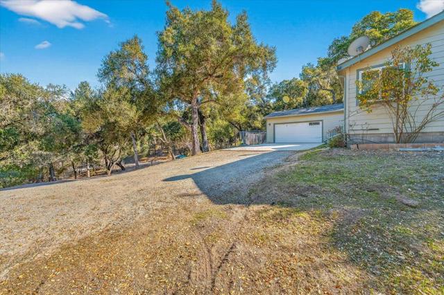 21444 Parrott Ranch Road, Carmel Valley CA: https://media.crmls.org/mediaz/5547fc15-5b56-4831-8ae1-5f6e8b557bc8.jpg
