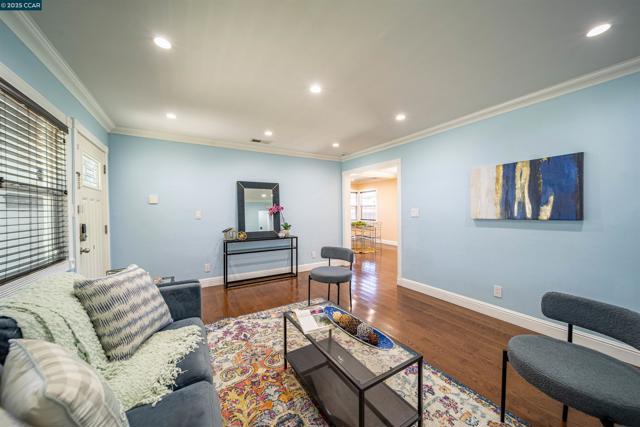 2421 Lincoln Ave, Richmond CA: https://media.crmls.org/mediaz/554824b9-d588-4a99-8e31-3af3beba297c.jpg
