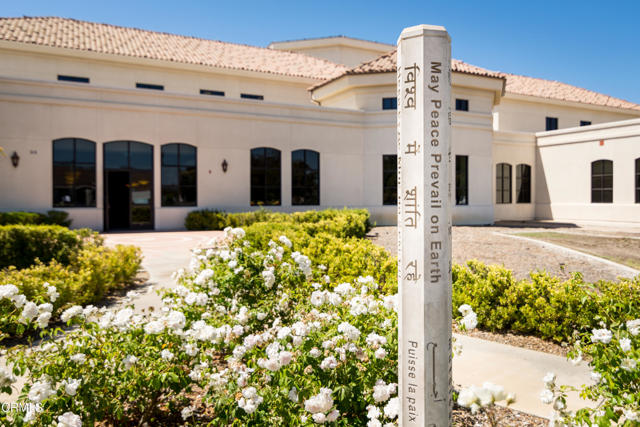 93 Flora Vista Avenue, Camarillo CA: https://media.crmls.org/mediaz/55483838-9760-45fa-902c-c90e830d242f.jpg