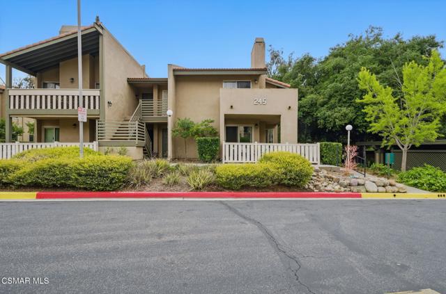 245 Oakleaf Drive, Thousand Oaks CA: https://media.crmls.org/mediaz/5548cd70-dbf7-4ef0-89e5-cf81d3e2aeba.jpg