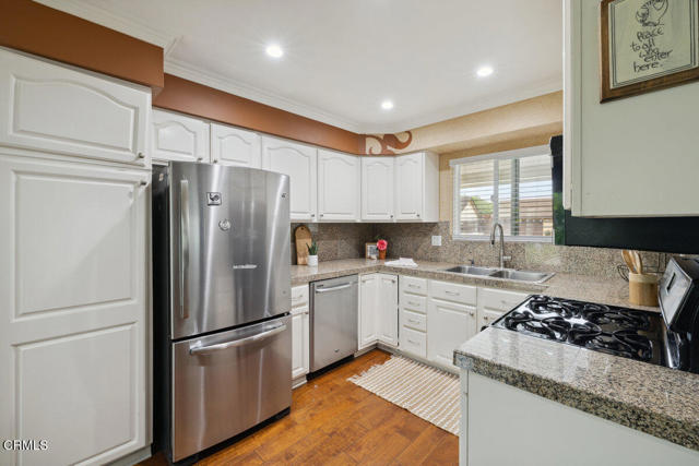 Detail Gallery Image 5 of 29 For 1519 Lyndhurst Ave, Camarillo,  CA 93010 - 4 Beds | 2 Baths