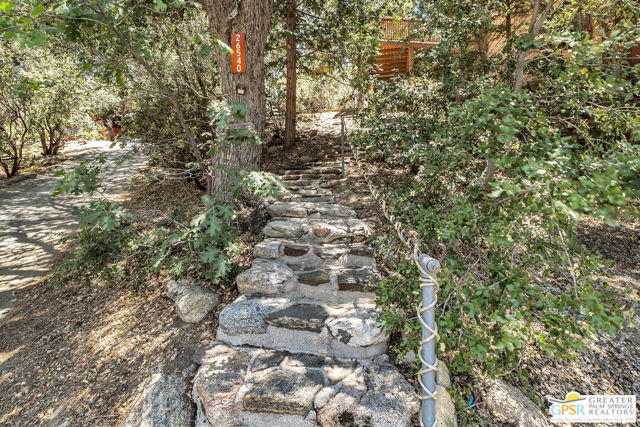 26540 Crestview Drive, Idyllwild CA: https://media.crmls.org/mediaz/55495fc2-f814-4ee2-b22f-e7c486311df8.jpg