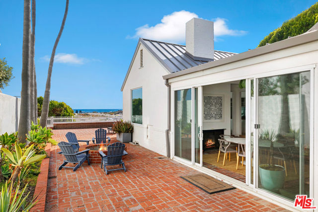 30830 Broad Beach Road, Malibu CA: https://media.crmls.org/mediaz/55498da0-38c3-43e3-9fb9-0a0dc171ba8d.jpg