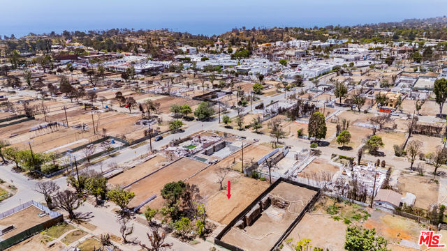 1115 Galloway Street, Pacific Palisades CA: https://media.crmls.org/mediaz/5549a407-3e47-425b-9307-c0483cbb7756.jpg