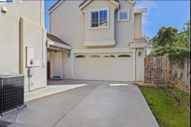 557 Stetson Dr, Oakdale CA: https://media.crmls.org/mediaz/5549d96f-e8dc-4806-a827-1a95edcd202b.jpg