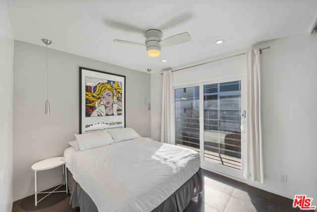 11 24th Avenue, Venice CA: https://media.crmls.org/mediaz/554a330f-246c-4540-a069-9d6b91d09e1c.jpg