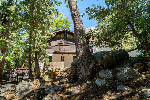 24718 Fern Valley Road, Idyllwild CA: https://media.crmls.org/mediaz/554b280c-ef3a-4682-a71f-44abe9f5d151.jpg