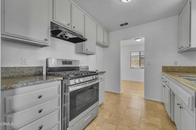 Detail Gallery Image 10 of 25 For 4745 Karling Pl, Palmdale,  CA 93552 - 3 Beds | 2/1 Baths