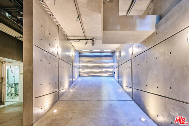 1267 Palisades Beach Road, Santa Monica CA: https://media.crmls.org/mediaz/554b751d-0121-4a21-941c-9a4be176e667.jpg