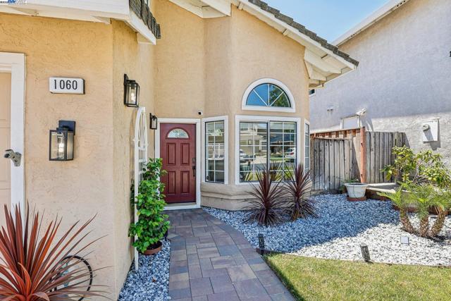 1060 Green Point Ct, Concord CA: https://media.crmls.org/mediaz/554ba10a-2597-4eb9-af6b-4d0b5b26fcbb.jpg