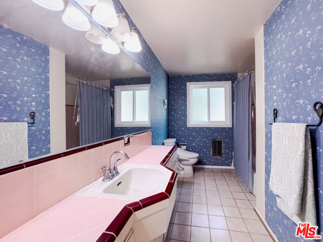 18240 Weddington Street, Tarzana CA: https://media.crmls.org/mediaz/554d73e5-0bfe-48d1-ac9f-6da46ffc611a.jpg