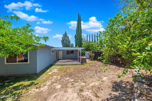 4894 Muirwood Court, Simi Valley CA: https://media.crmls.org/mediaz/554d7b27-7699-42bf-91bb-db9803d74ae4.jpg