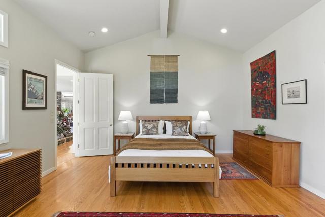 3795 Ralston Avenue, Hillsborough CA: https://media.crmls.org/mediaz/554d8584-8efa-4730-901f-6f5488747e00.jpg