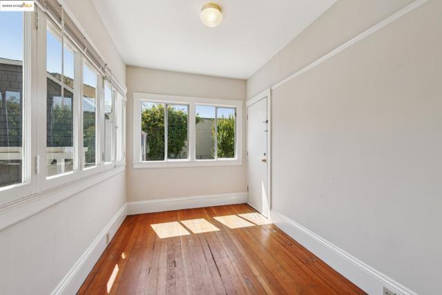2714 Ave, Berkeley CA: https://media.crmls.org/mediaz/554dbe52-b16b-4c91-ab8d-5614a2de2f2c.jpg