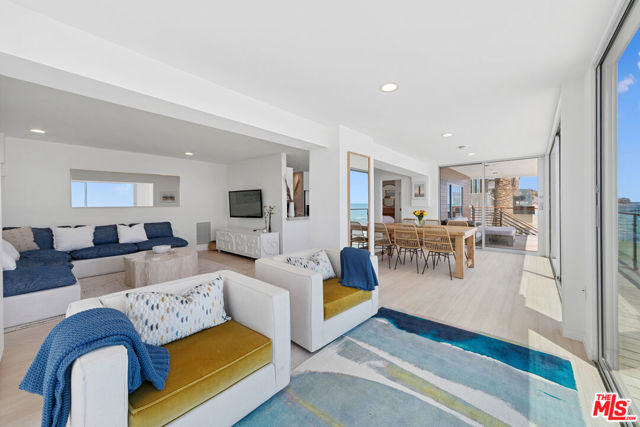 24928 Malibu Road, Malibu CA: https://media.crmls.org/mediaz/554e0deb-5cbd-4b4d-a9bb-c6a97ee7c5eb.jpg