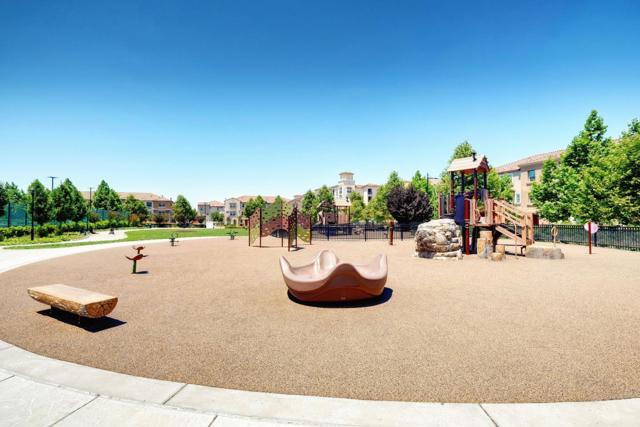 1452 Lavender Loop, Milpitas CA: https://media.crmls.org/mediaz/554e31f8-eb09-4cf0-901a-2a4a236aef1a.jpg
