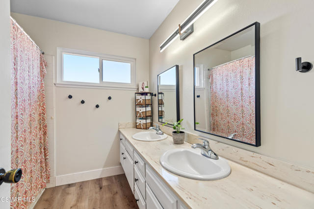 363 Larcom Street, Thousand Oaks CA: https://media.crmls.org/mediaz/554f7f3f-f5a0-4dbc-89f6-b3217a186d43.jpg