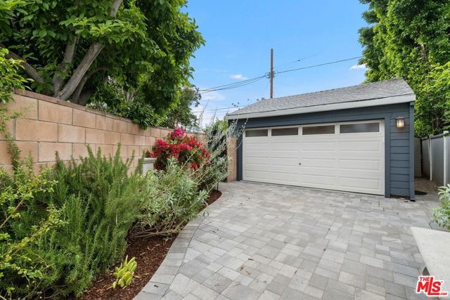 5346 Natick Avenue, Sherman Oaks CA: https://media.crmls.org/mediaz/554f828b-b340-4a22-816d-ae24a2f42362.jpg