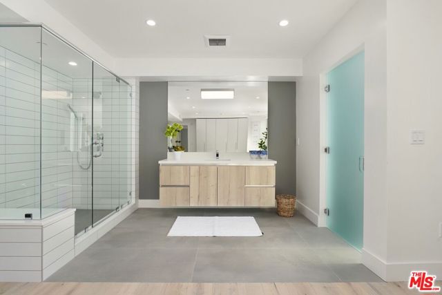 8210 Fountain Avenue, West Hollywood CA: https://media.crmls.org/mediaz/555008a9-c34b-43cf-8ff6-9e02fa9f68ad.jpg