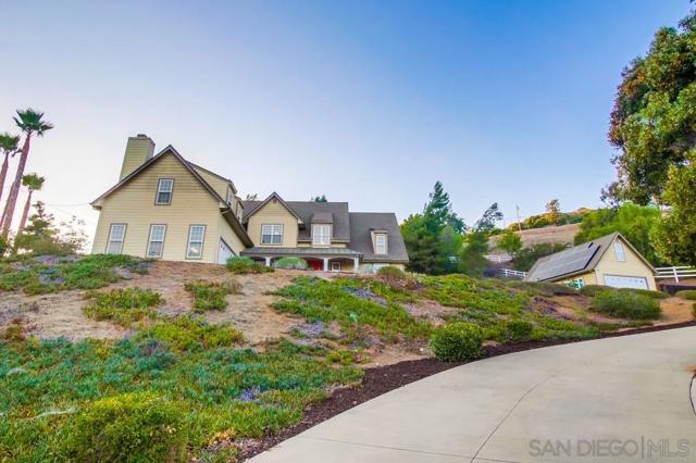 2543 Daisy Ln, Fallbrook CA: https://media.crmls.org/mediaz/5550483d-bbc8-4bad-a193-bf4778131918.jpg