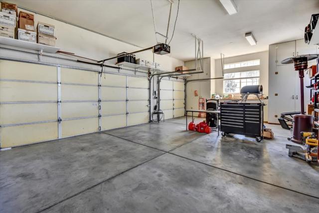 525 Heatherwood Estates Drive, Hollister CA: https://media.crmls.org/mediaz/5550b19e-8f57-4c3c-9445-3f9c6632e4cb.jpg