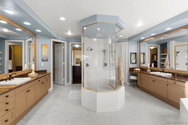 521 Latigo Row, Encinitas CA: https://media.crmls.org/mediaz/55523d74-3314-488d-b9f2-d2ec8d6fc78f.jpg