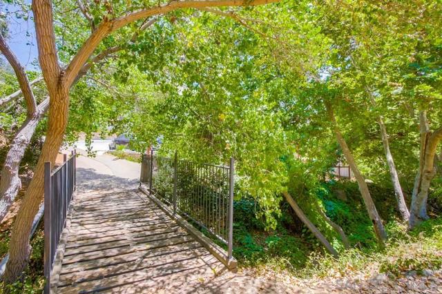 210 Frances Dr, El Cajon CA: https://media.crmls.org/mediaz/55533724-18f2-4b5e-97ca-ac428bd82505.jpg