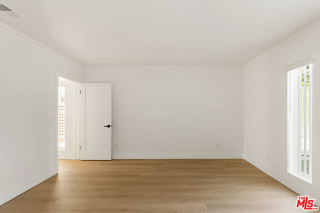 2700 Fletcher Drive, Los Angeles CA: https://media.crmls.org/mediaz/5553615e-eaf8-49f3-88db-2ec45b089fd9.jpg