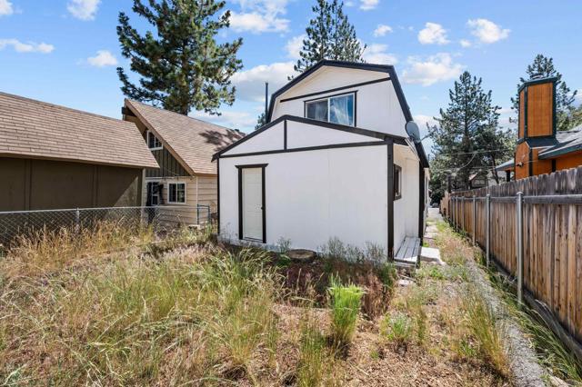 138 Leonard Lane, Sugarloaf CA: https://media.crmls.org/mediaz/5553789a-b9b7-458f-87f3-a83e241b20db.jpg