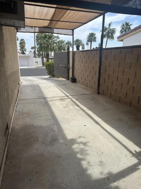 71521 Halgar Road, Rancho Mirage CA: https://media.crmls.org/mediaz/5553be69-a41b-433f-b3d7-06540a3b4d9d.jpg