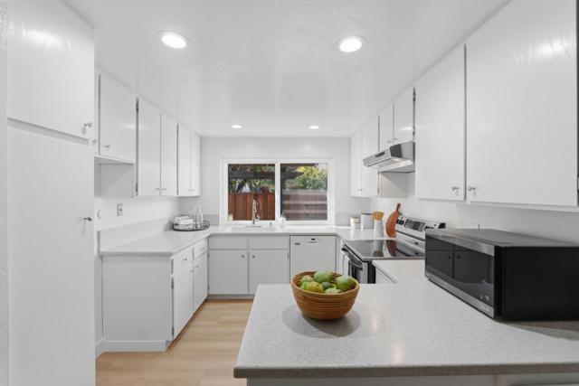 10969 Northshore Square, Cupertino CA: https://media.crmls.org/mediaz/5554418e-be85-4d6e-929f-6296dfbd209f.jpg