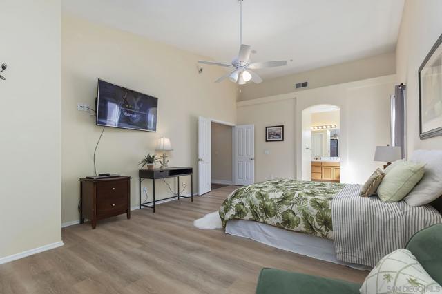 1935 Cresthaven Dr, Vista CA: https://media.crmls.org/mediaz/555450f6-3150-4747-913d-5a82e3cadfda.jpg