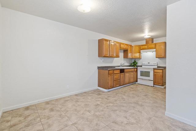 918 Acosta Plaza, Salinas CA: https://media.crmls.org/mediaz/55547454-a201-4bab-b3b8-efb26fc714eb.jpg