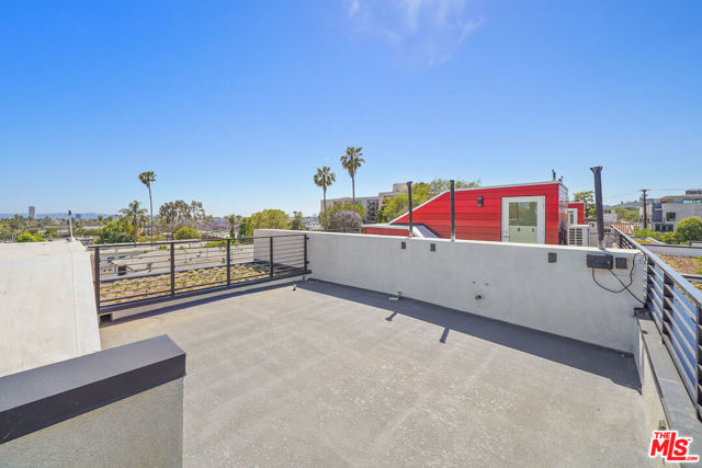 1204 N Orange, West Hollywood CA: https://media.crmls.org/mediaz/55549beb-f9c3-4c5d-8b7f-d6dbdf1891f7.jpg