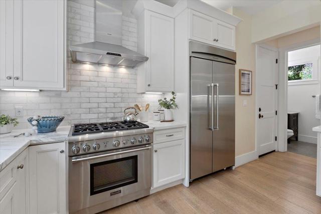 900 Roble Avenue, Menlo Park CA: https://media.crmls.org/mediaz/5554ac57-8894-438a-9afa-61dade6a60b8.jpg