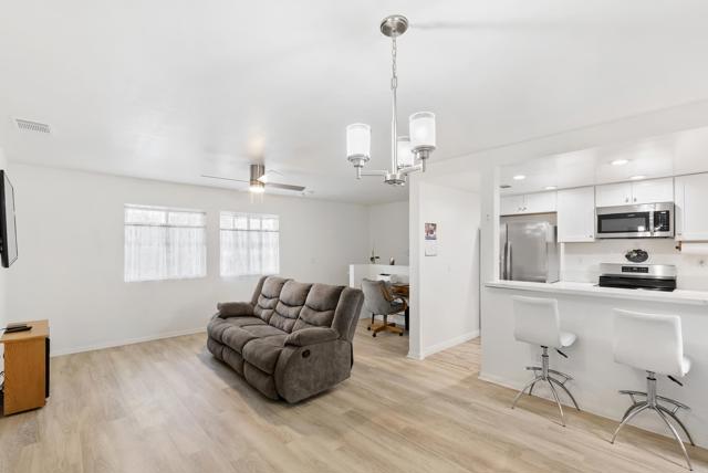 Detail Gallery Image 4 of 14 For 913 Amistad  Ct #D,  El Cajon,  CA 92019 - 2 Beds | 1 Baths