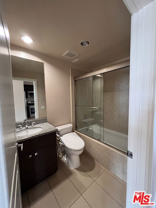 991 Arapahoe Street, Los Angeles CA: https://media.crmls.org/mediaz/555538b4-d717-4d51-a6e1-94709bde29e9.jpg