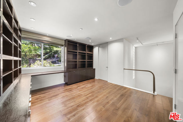 3625 Lowry Road, Los Angeles CA: https://media.crmls.org/mediaz/55558e1a-2dd7-4cd1-a638-22709b4b02ea.jpg