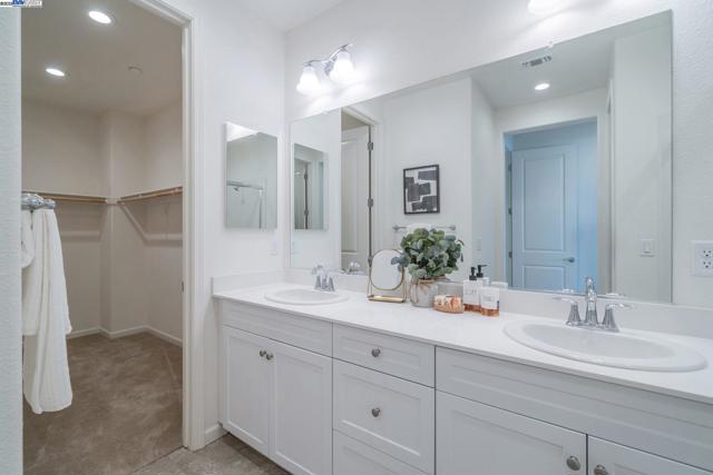 5588 El Dorado Ln, Dublin CA: https://media.crmls.org/mediaz/555600d3-06e6-4730-9973-913108aeebdc.jpg