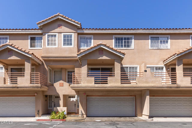 13945 Lemoli Avenue, Hawthorne CA: https://media.crmls.org/mediaz/555685b3-95ba-4f98-963e-04b439caa87d.jpg