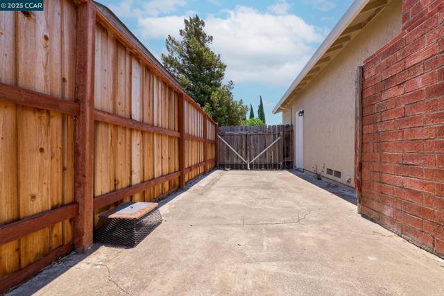 88 Newport Way, Suisun City CA: https://media.crmls.org/mediaz/55579e11-bdeb-44f9-9064-de9f50bb9995.jpg
